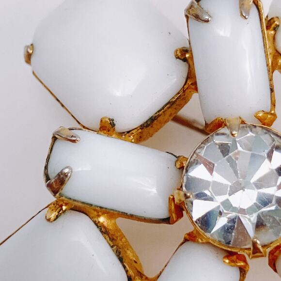 Vintage Mid Century Brooch Milk Glass Gold Tone Floral Pin 1950s - Picture 3 of 9